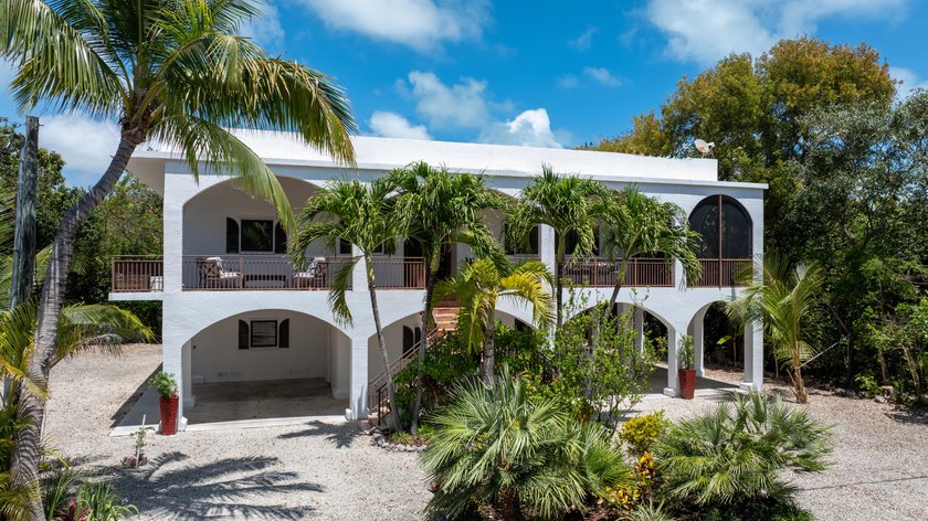 Welcome to 310 North Drive, located in the gated community of - Beach Home for sale in Plantation Key, Florida on Beachhouse.com