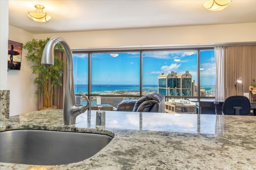 THE ONLY LEGAL SHORT-TERM DAILY RENTAL CONDO-HOTEL in the heart - Beach Condo for sale in Honolulu, Hawaii on Beachhouse.com