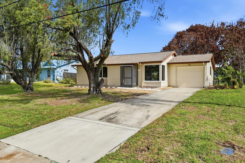 Charming and affordable 2-bedroom, 2-bath home in the heart of - Beach Home for sale in Port Saint Lucie, Florida on Beachhouse.com