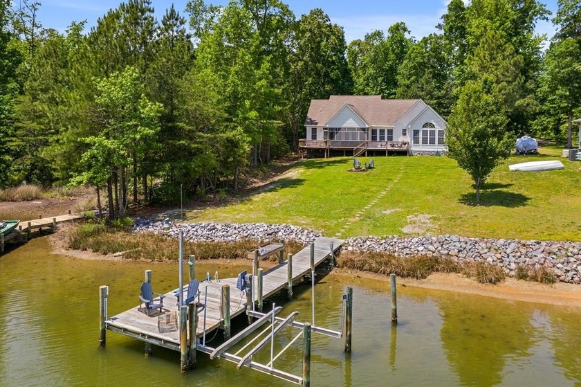 Beautifully set on just over 1 acre, this meticulously - Beach Home for sale in Heathsville, Virginia on Beachhouse.com