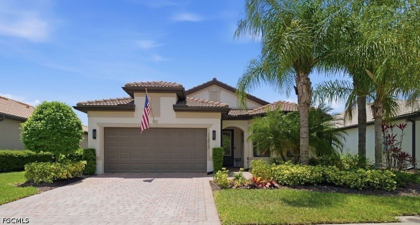 This beautifully maintained 3-bedroom plus den, 2-bath - Beach Home for sale in Fort Myers, Florida on Beachhouse.com