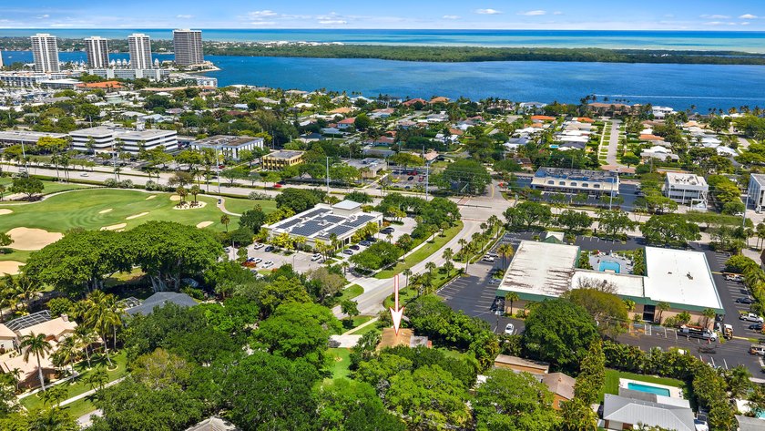Prime opportunity in the heart of North Palm Beach. Set on an - Beach Home for sale in North Palm Beach, Florida on Beachhouse.com