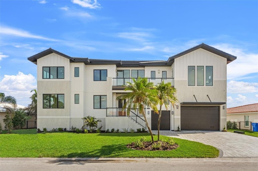 Stunning Waterfront Estate with Unmatched Luxury.
Nestled on - Beach Home for sale in St. Petersburg, Florida on Beachhouse.com