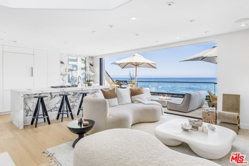 This exquisitely remodeled home blends modern luxury with comfy - Beach Home for sale in Malibu, California on Beachhouse.com