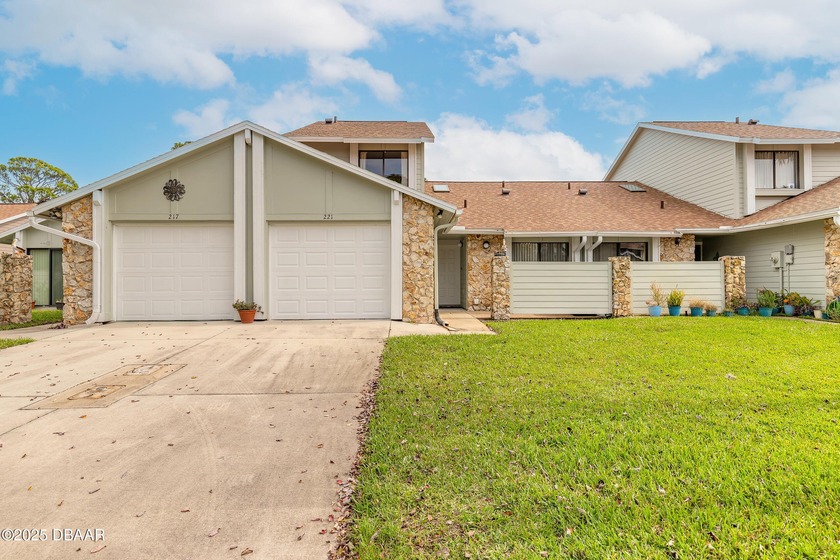 Welcome to this inviting 3-bedroom, 2.5-bathroom townhome - Beach Townhome/Townhouse for sale in Daytona Beach, Florida on Beachhouse.com
