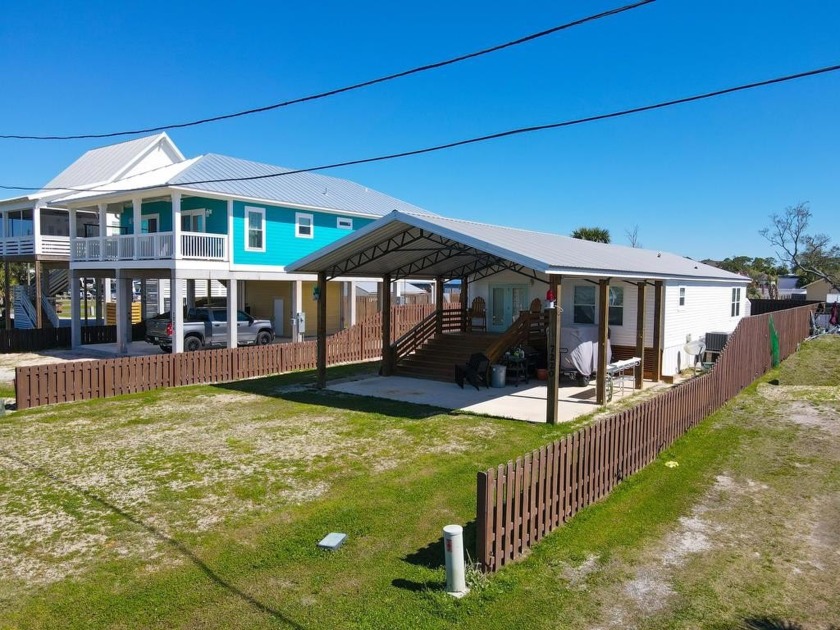 Beautifully maintained 3 bedroom 2 bath home steps to the white - Beach Home for sale in Port St Joe, Florida on Beachhouse.com