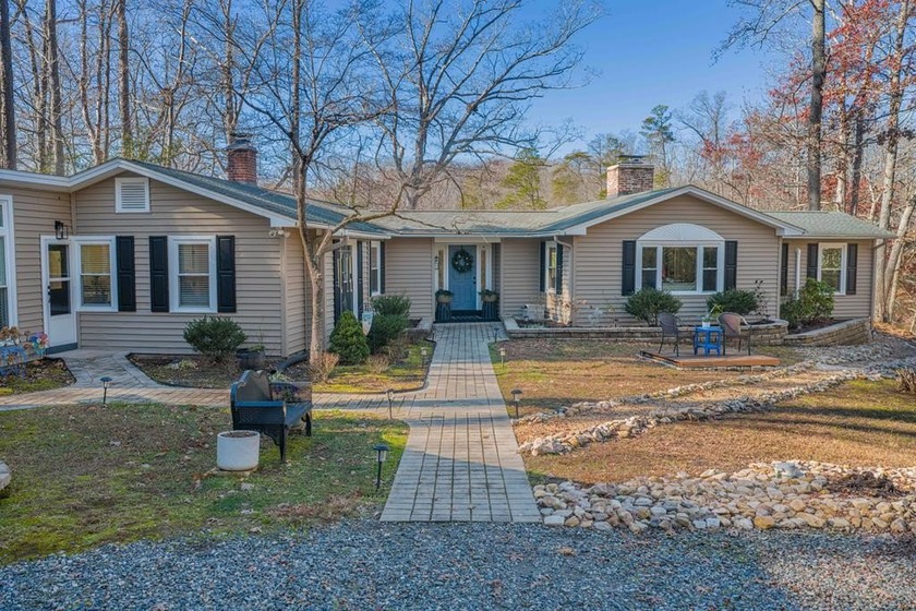 Settle into calming creek views and welcoming modern updates - Beach Home for sale in Weems, Virginia on Beachhouse.com