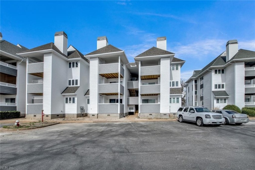 Welcome to this gorgeous condo overlooking Mill Creek.  As soon - Beach Condo for sale in Hampton, Virginia on Beachhouse.com