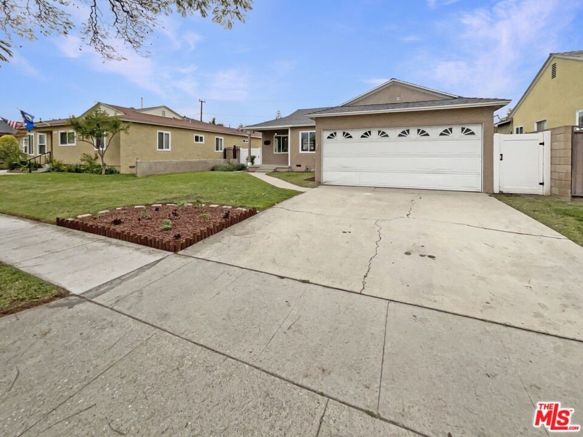 Welcome to this fabulous area!  Discover a bright interior tied - Beach Home for sale in Long Beach, California on Beachhouse.com