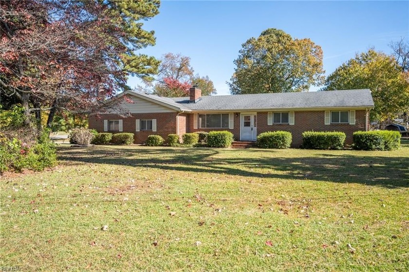 Beautiful ranch-style home in sought-after Great Neck Estates - Beach Home for sale in Virginia Beach, Virginia on Beachhouse.com