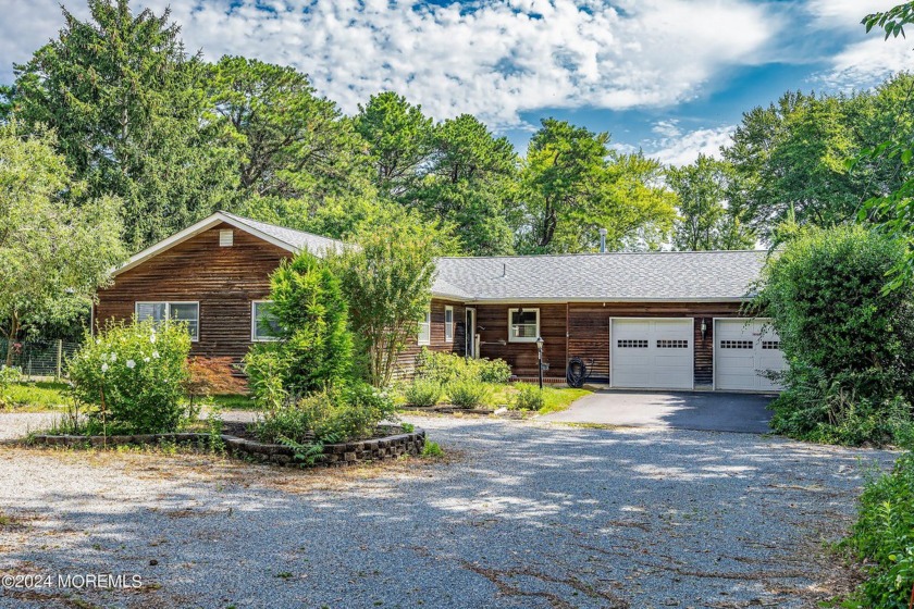 Live in your own private oasis in an idyllic lakefront setting! - Beach Home for sale in Brick, New Jersey on Beachhouse.com