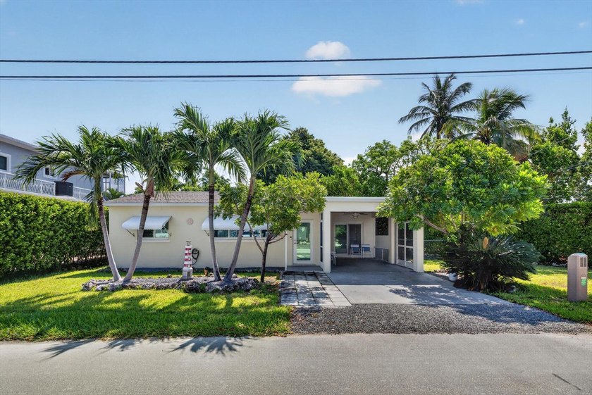 Charming Key Largo Retreat Near the Water... taking in the Bay - Beach Home for sale in Key Largo, Florida on Beachhouse.com