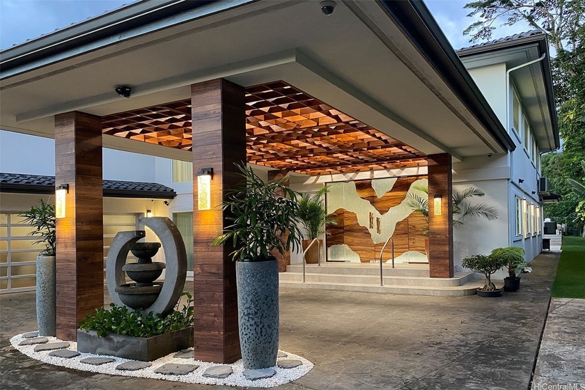 Classic island elegance harmonizes with contemporary luxury at - Beach Home for sale in Honolulu, Hawaii on Beachhouse.com