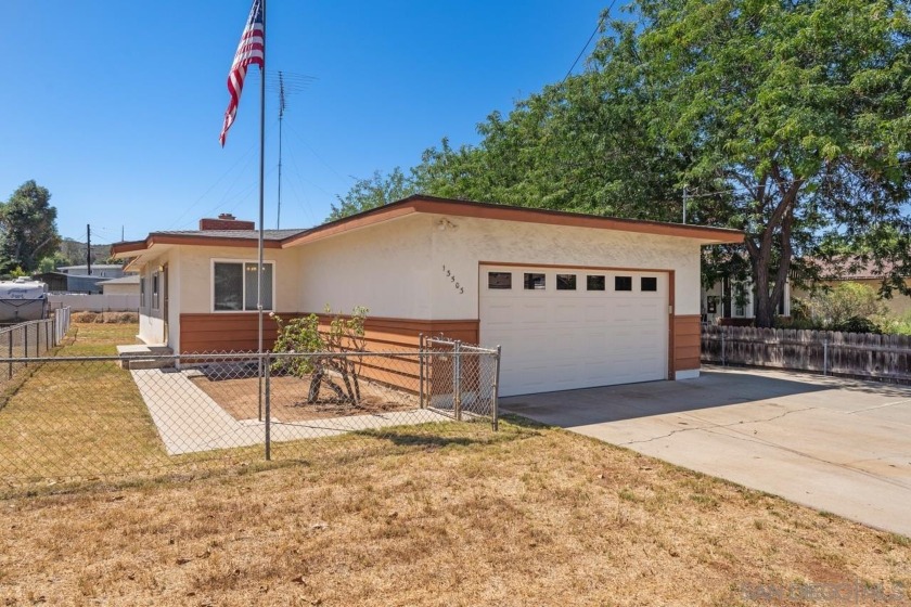 Welcome home to Lakeshore Drive! This charming single-story home - Beach Home for sale in Lakeside, California on Beachhouse.com