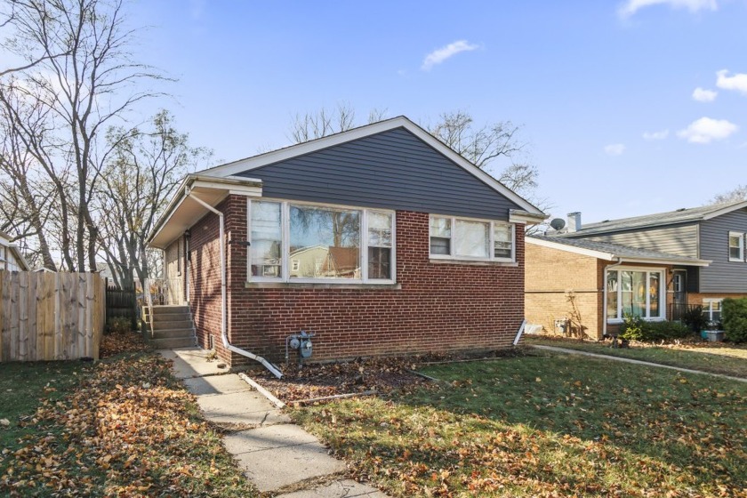 Solid brick 3-bedroom ranch on a wonderful tree-lined street - Beach Home for sale in Evanston, Illinois on Beachhouse.com