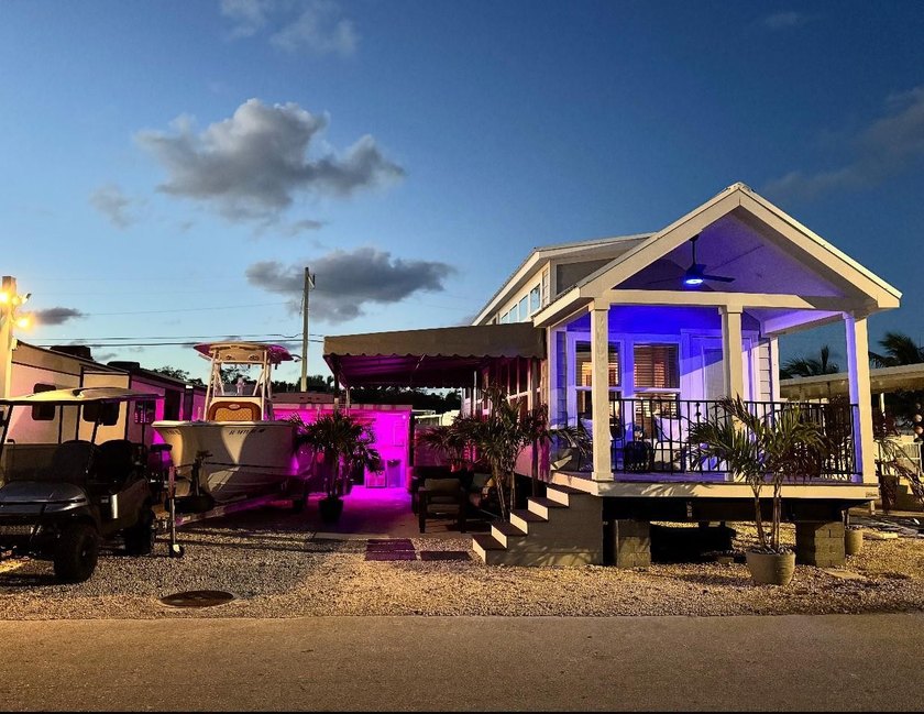 Beautiful *2024 Clayton Park Model * 1 bedroom & oversized loft - Beach Home for sale in Key Largo, Florida on Beachhouse.com