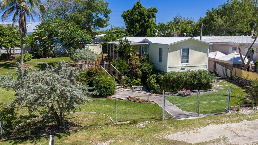Welcome to your charming slice of the Florida Keys! This quaint - Beach Home for sale in Key Largo, Florida on Beachhouse.com