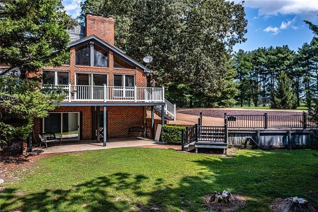 STUNNING PRIVATE WATERFRONT property located on Mill Creek with - Beach Home for sale in Heathsville, Virginia on Beachhouse.com