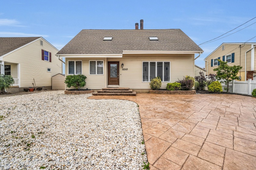 This waterfront home on the lagoon in Toms River is a must-see - Beach Home for sale in Toms River, New Jersey on Beachhouse.com