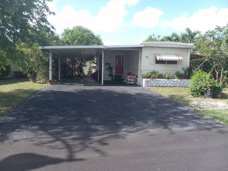 Land Lease in 55+, gated, community.  Calling those with a - Beach Home for sale in West Palm Beach, Florida on Beachhouse.com