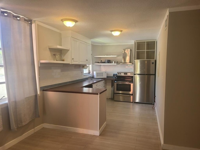 Bright & Modern Condo in Prime Location
Updated, light-filled - Beach Condo for sale in Miami, Florida on Beachhouse.com