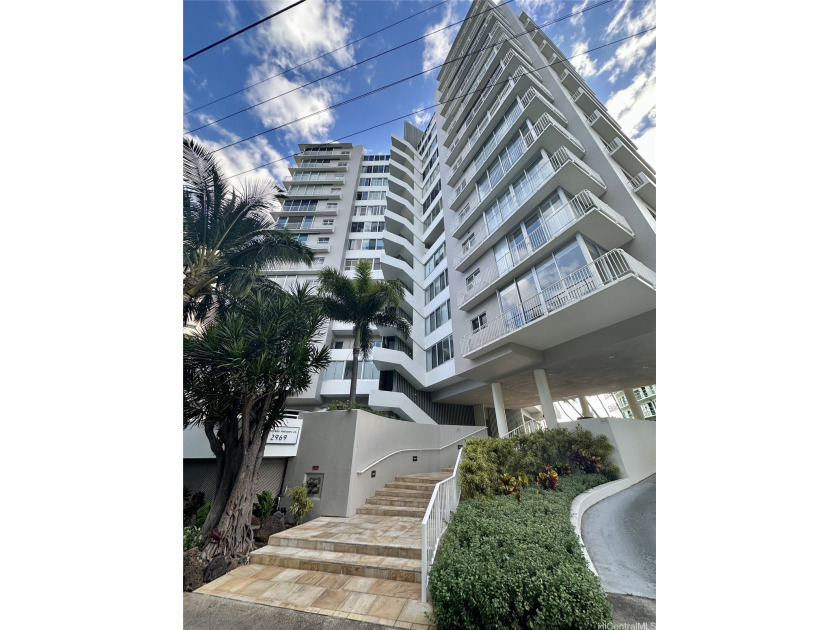 Spacious 2 bedroom 2 bathroom with 1 parking. Oceanfront unit at - Beach Condo for sale in Honolulu, Hawaii on Beachhouse.com