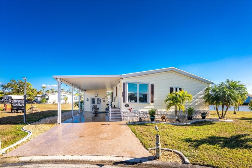 Beautifully Finished Waterfront Home featuring 2 bedrooms and 2 - Beach Home for sale in Punta Gorda, Florida on Beachhouse.com