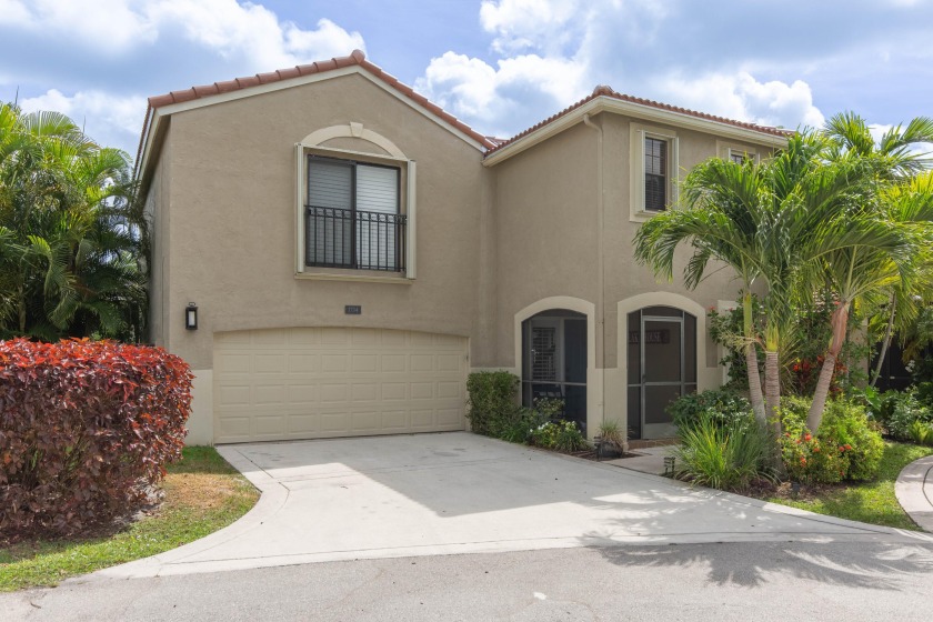 This outstanding 4 bedroom 3.5 bath lakefront home features a - Beach Home for sale in Wellington, Florida on Beachhouse.com