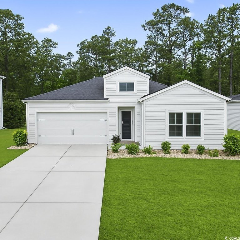 DON'T MISS OUT ON THIS IMMACULATE HOME! Golf Cart ride to the - Beach Home for sale in Surfside Beach, South Carolina on Beachhouse.com