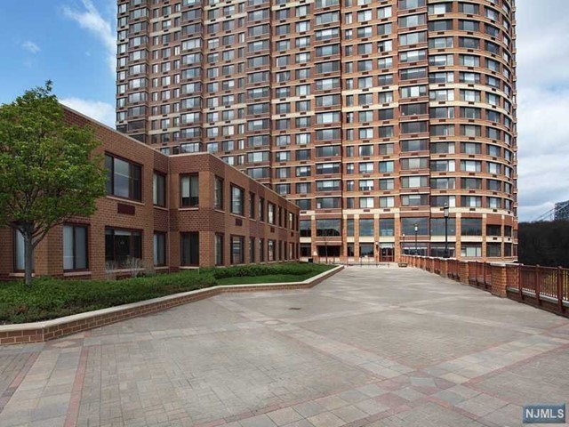 The Palisades is a remarkable luxury building in Fort Lee - Beach Condo for sale in Fort Lee, New Jersey on Beachhouse.com