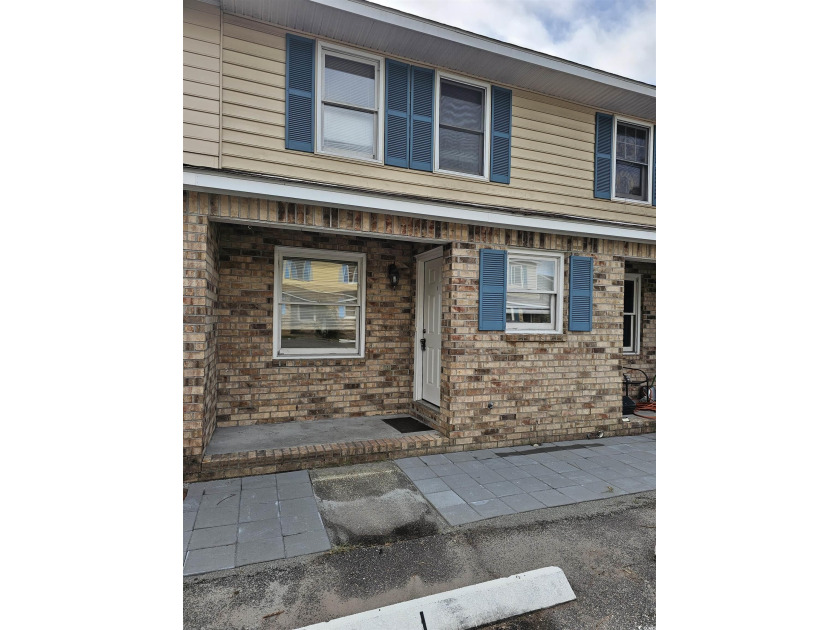 RARE TOWNHOUSE WITH NO HOA!!! Extremely convenient townhouse - Beach Townhome/Townhouse for sale in Myrtle Beach, South Carolina on Beachhouse.com