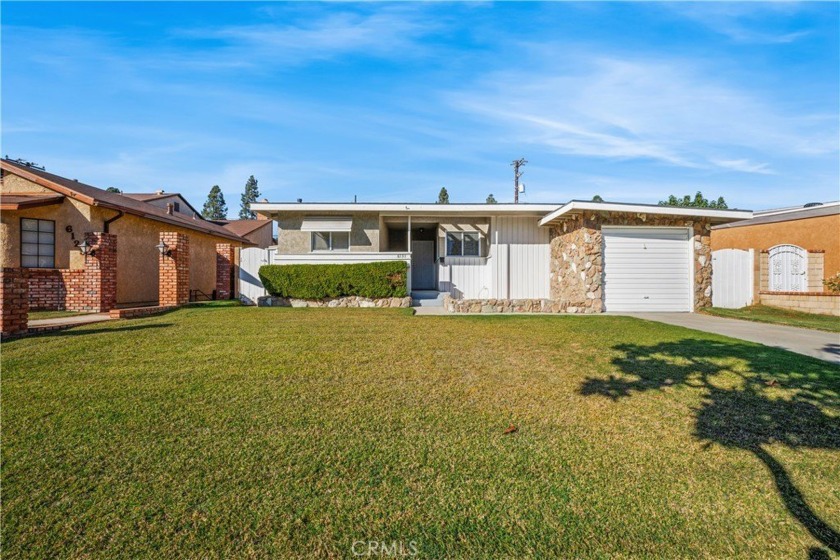 Wonderful mid-century cottage on a 5 star street in the Plaza! - Beach Home for sale in Long Beach, California on Beachhouse.com