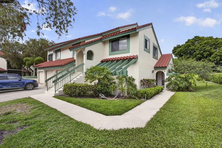 Welcome to Paradise in this bright and spacious 2 bedroom 2 bath - Beach Condo for sale in Palm Beach Gardens, Florida on Beachhouse.com