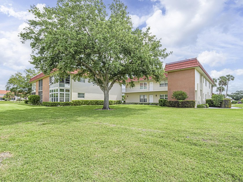 Overlooks golf + pond! First floor 1 bedroom, 1.5 bath corner - Beach Condo for sale in Vero Beach, Florida on Beachhouse.com