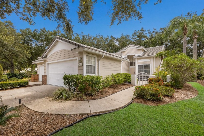 WHAT A GREAT LOCATION! FAIRWAY VIEW! THIS HOME IS A SHORT - Beach Home for sale in University Park, Florida on Beachhouse.com