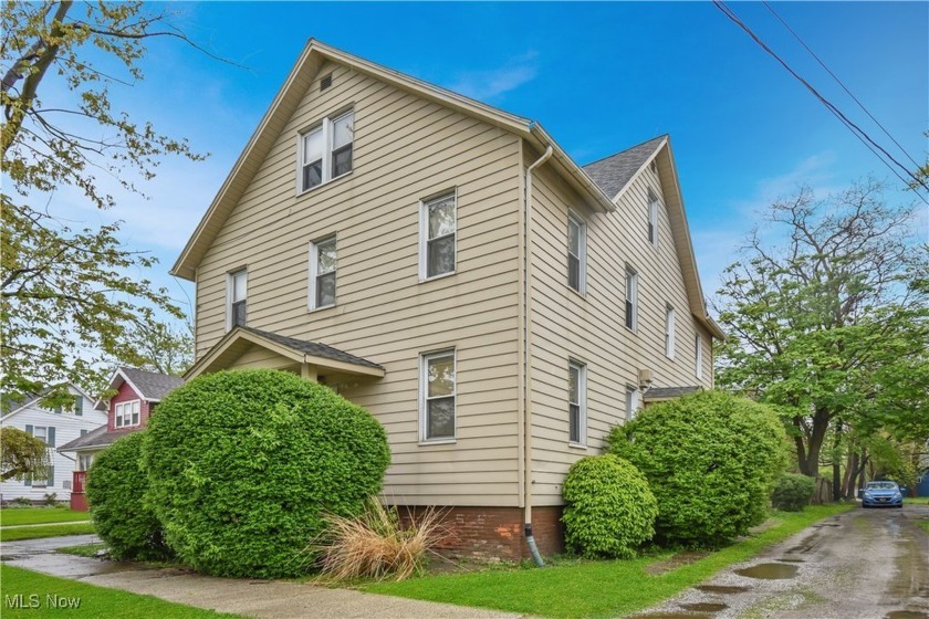 Calling all investors: this five-unit building is the cash cow - Beach Commercial for sale in Fairport Harbor, Ohio on Beachhouse.com