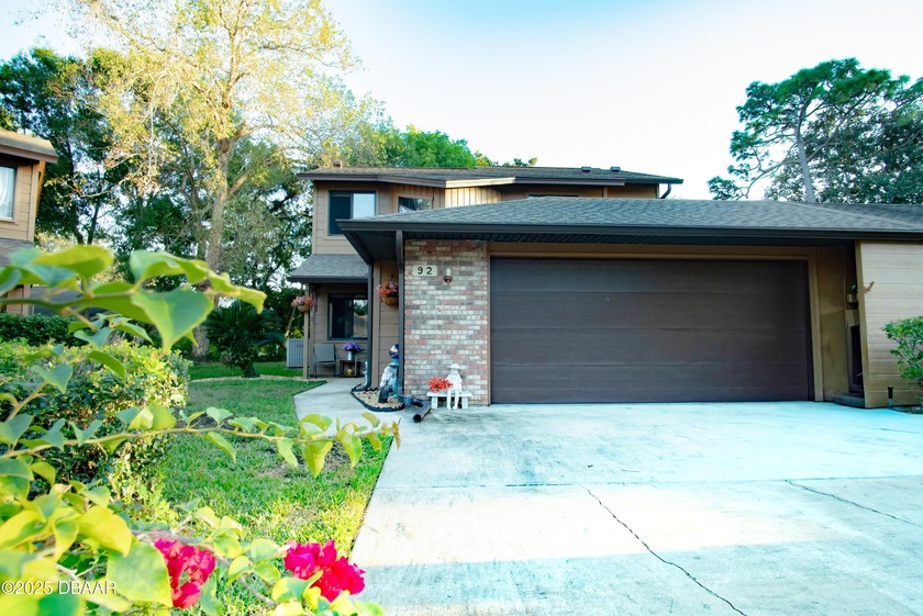 This lovely 3-BR 2.5 bath townhome is centrally located within - Beach Townhome/Townhouse for sale in Ormond Beach, Florida on Beachhouse.com