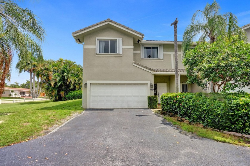 Come see this rarely available CORNER UNIT with a large 2 car - Beach Townhome/Townhouse for sale in Lighthouse Point, Florida on Beachhouse.com