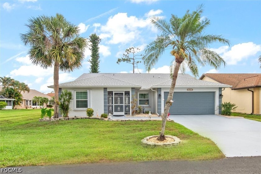 Welcome to SW Florida! Gorgeous golf course view! No neighbors - Beach Home for sale in North Fort Myers, Florida on Beachhouse.com