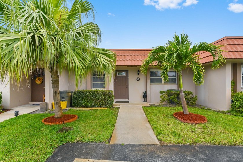 Welcome to Cresthaven Townhomes, a desirable 55+ community - Beach Condo for sale in West Palm Beach, Florida on Beachhouse.com