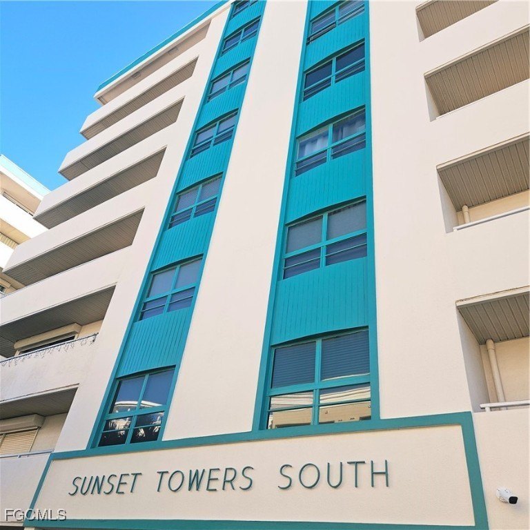 Live in downtown paradise & watch the panoramic sunsets from - Beach Condo for sale in Cape Coral, Florida on Beachhouse.com