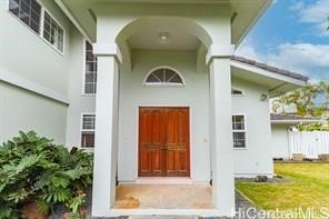 Rarely available & move-in ready! New flooring just completed - Beach Home for sale in Kaneohe, Hawaii on Beachhouse.com