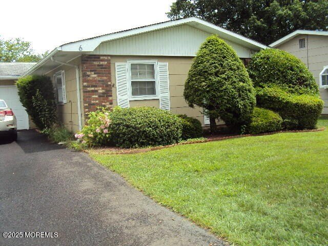55+ Community Greenbriar 1. Dogwood Model. Large Living Room - Beach Home for sale in Brick, New Jersey on Beachhouse.com