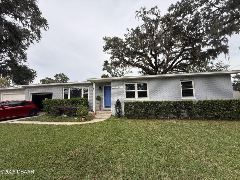 Short Sale Opportunity - Quick Bank Response/Approval! Spacious - Beach Home for sale in South Daytona, Florida on Beachhouse.com