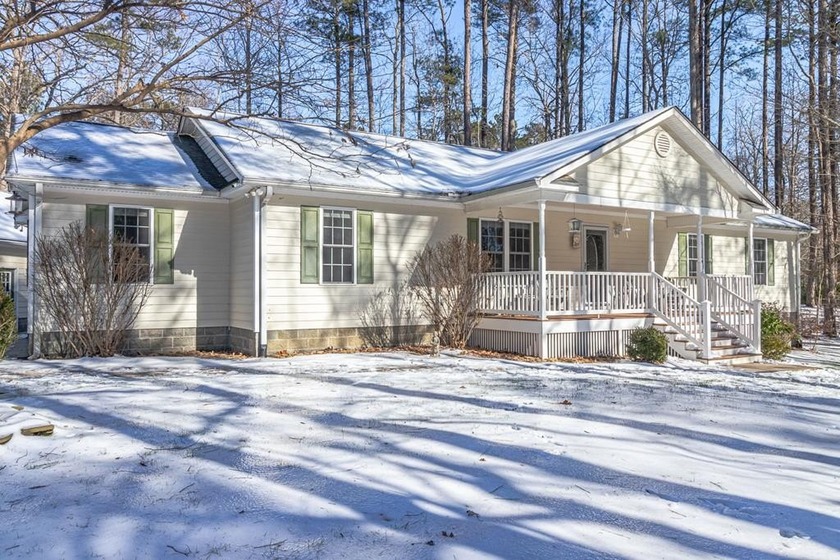 Your Northern Neck dream home awaits! This Charming property - Beach Home for sale in Heathsville, Virginia on Beachhouse.com