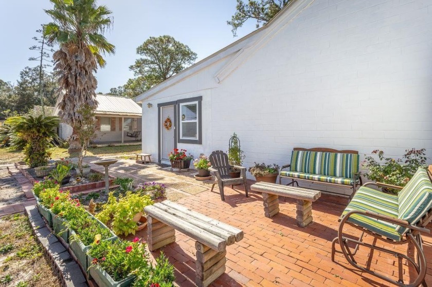 Discover your dream apartment in Florida with this beautifully - Beach Home for sale in Lanark Village, Florida on Beachhouse.com