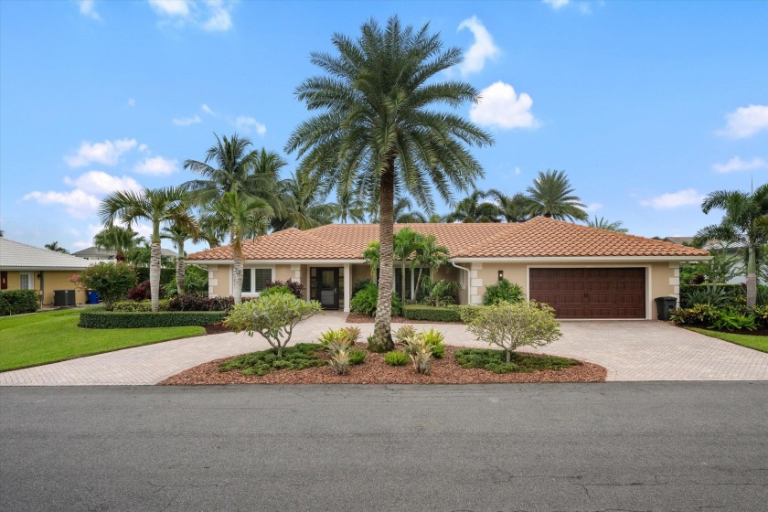 This impeccably renovated 3-bedroom, 2-bath , 2-car garage pool - Beach Home for sale in Hobe Sound, Florida on Beachhouse.com