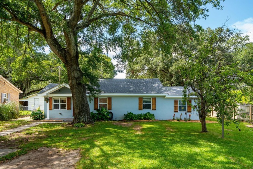 If you've been holding out for a smart, well-renovated home in a - Beach Home for sale in Charleston, South Carolina on Beachhouse.com