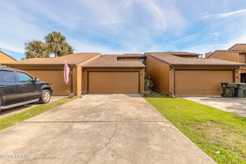 Beautifully renovated 2-bedroom, 2-bath townhome in Lakewood - Beach Townhome/Townhouse for sale in Daytona Beach, Florida on Beachhouse.com