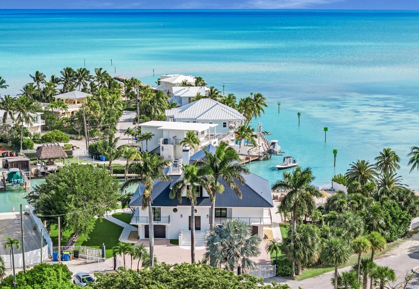 Discover paradise in Islamorada, with beautiful ocean views - Beach Home for sale in Lower Matecumbe Key, Florida on Beachhouse.com